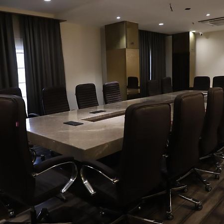 The Royal Class Hotel Gwalior Extérieur photo