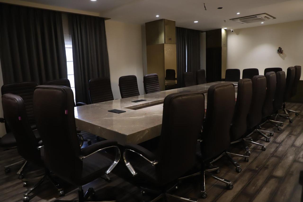The Royal Class Hotel Gwalior Extérieur photo