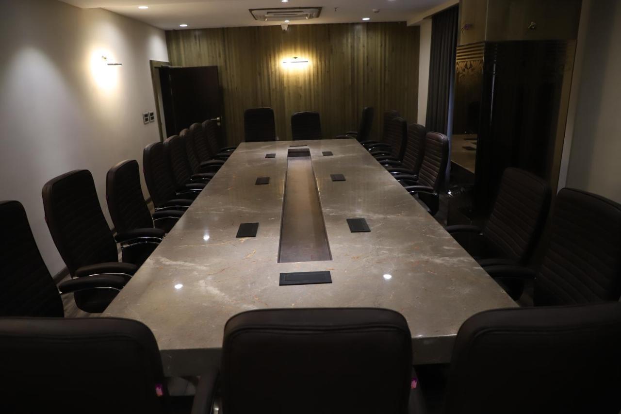 The Royal Class Hotel Gwalior Extérieur photo