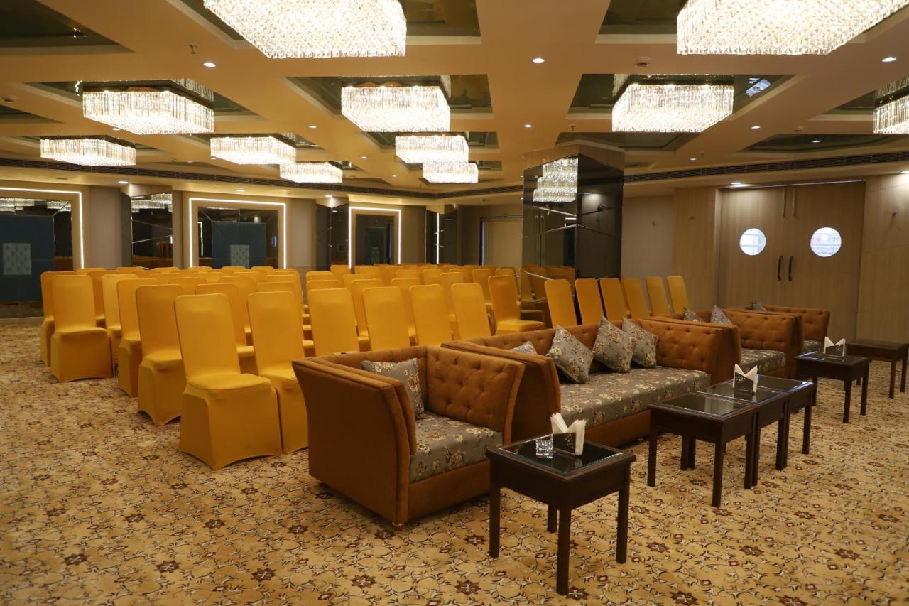 The Royal Class Hotel Gwalior Extérieur photo