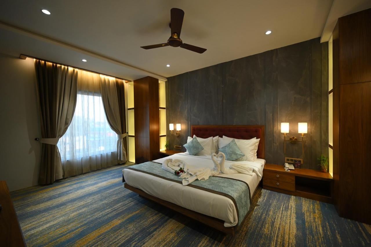 The Royal Class Hotel Gwalior Extérieur photo