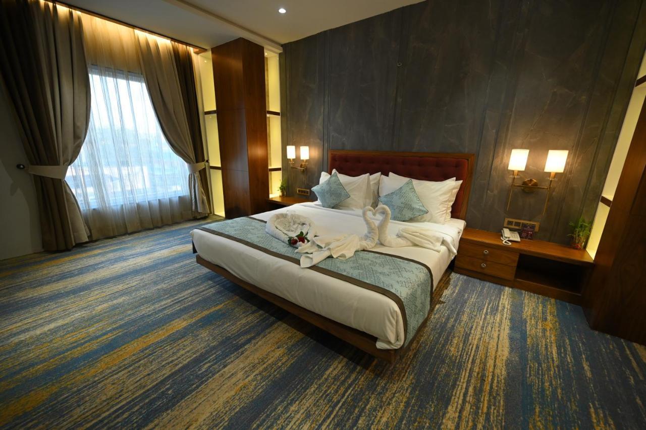The Royal Class Hotel Gwalior Extérieur photo