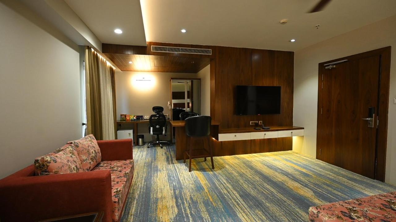 The Royal Class Hotel Gwalior Extérieur photo